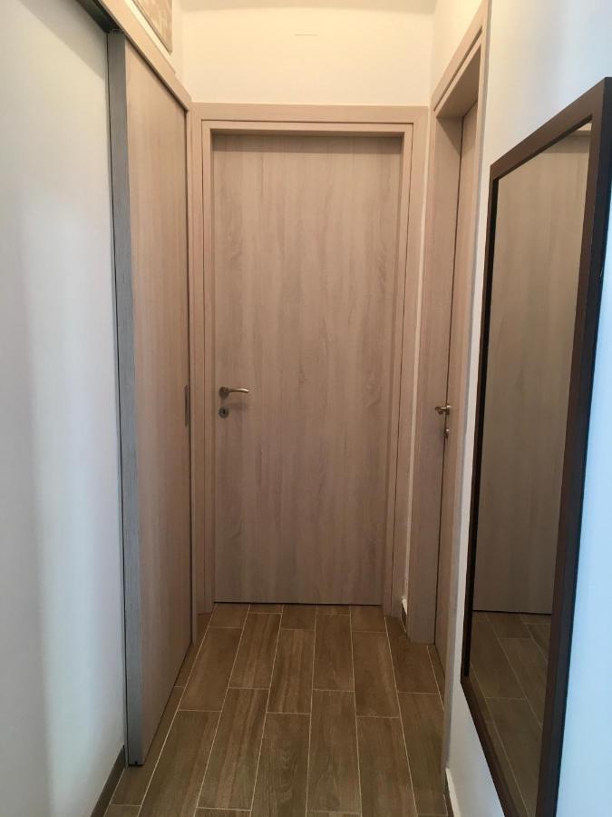 Modern & Comfortable House In The City Center エルムポリ エクステリア 写真