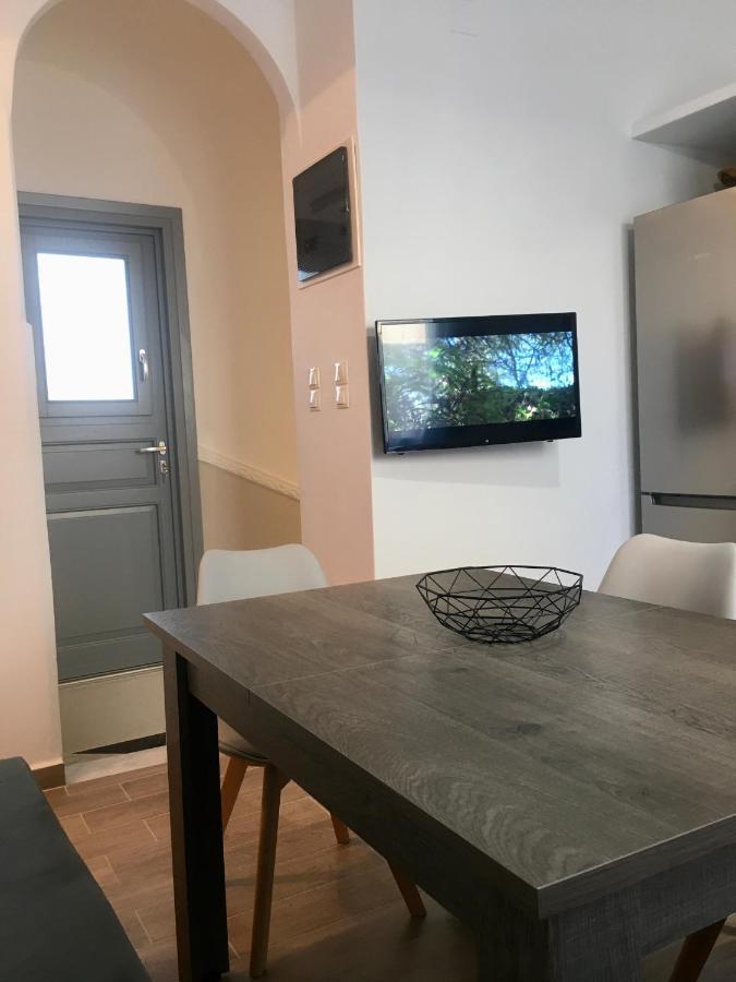 Modern & Comfortable House In The City Center エルムポリ エクステリア 写真