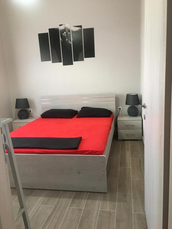 Modern & Comfortable House In The City Center エルムポリ エクステリア 写真