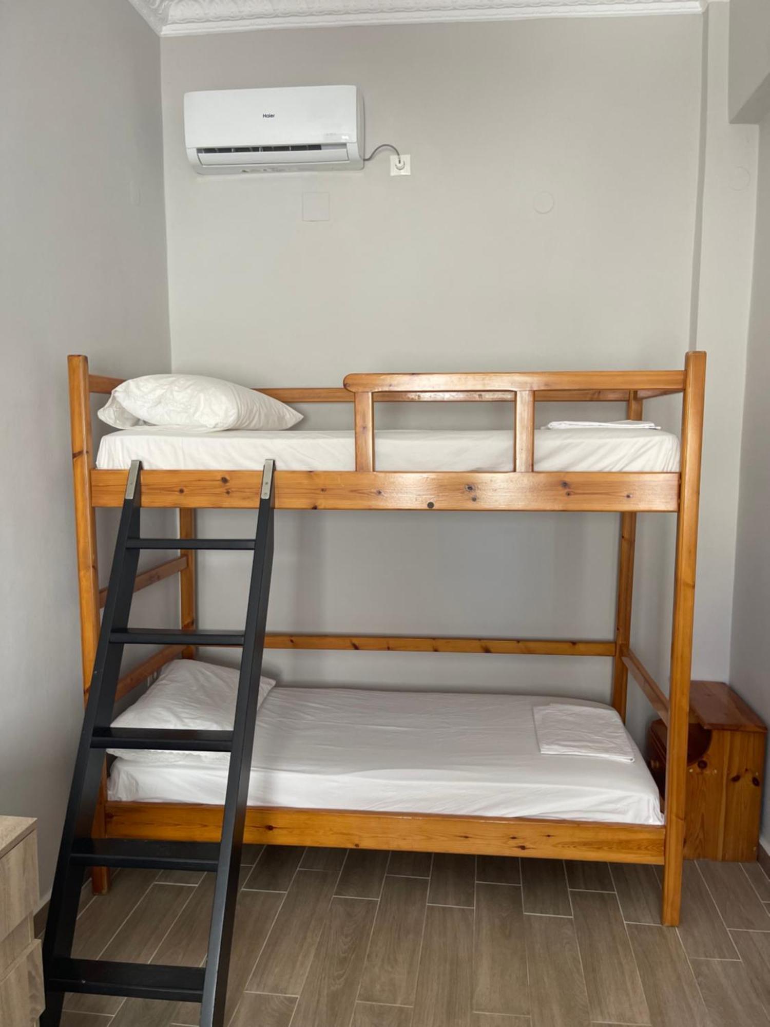 Modern & Comfortable House In The City Center エルムポリ エクステリア 写真